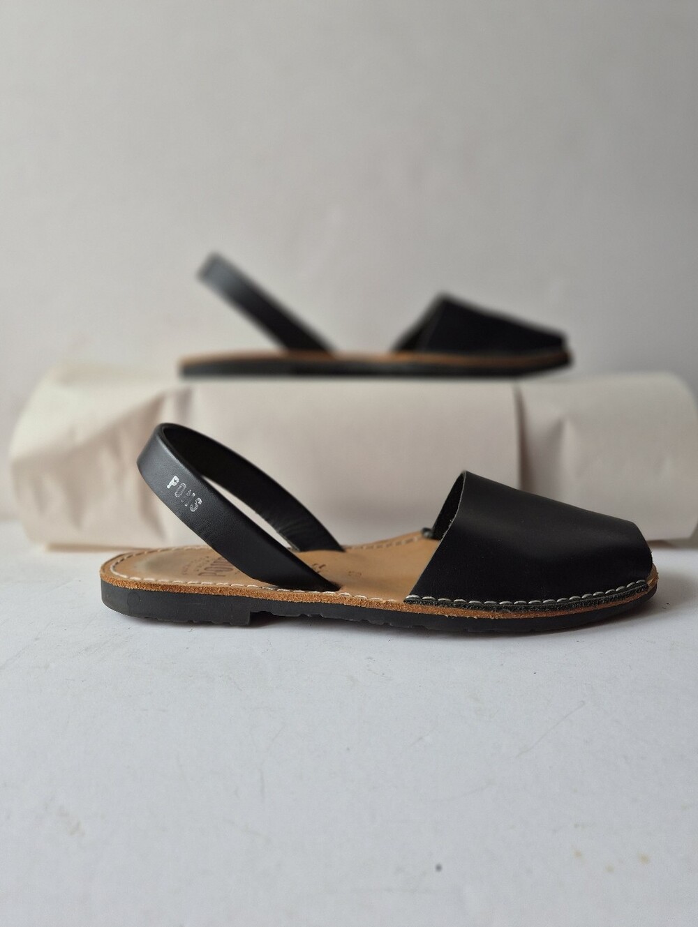 Pons Avarca Classic Black Leather Sandals Size 10 EU 40 European Minimalist Boho